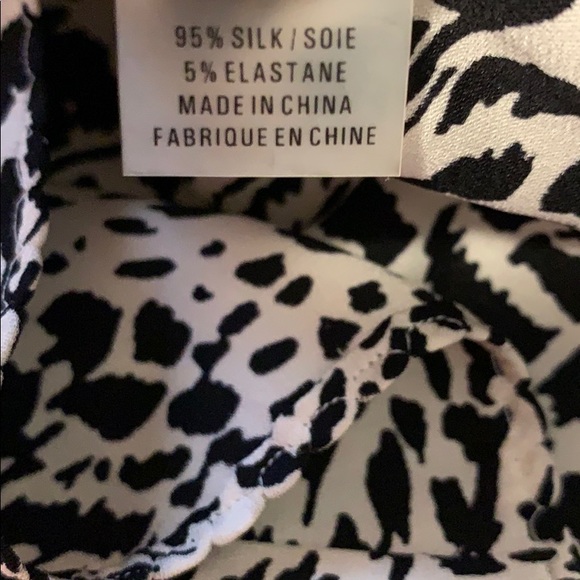 Silk Elie Tahari v neck blouse. Animal print - Picture 7 of 11